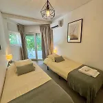 Апартаменты Mhouse Lease Walk To And Center *